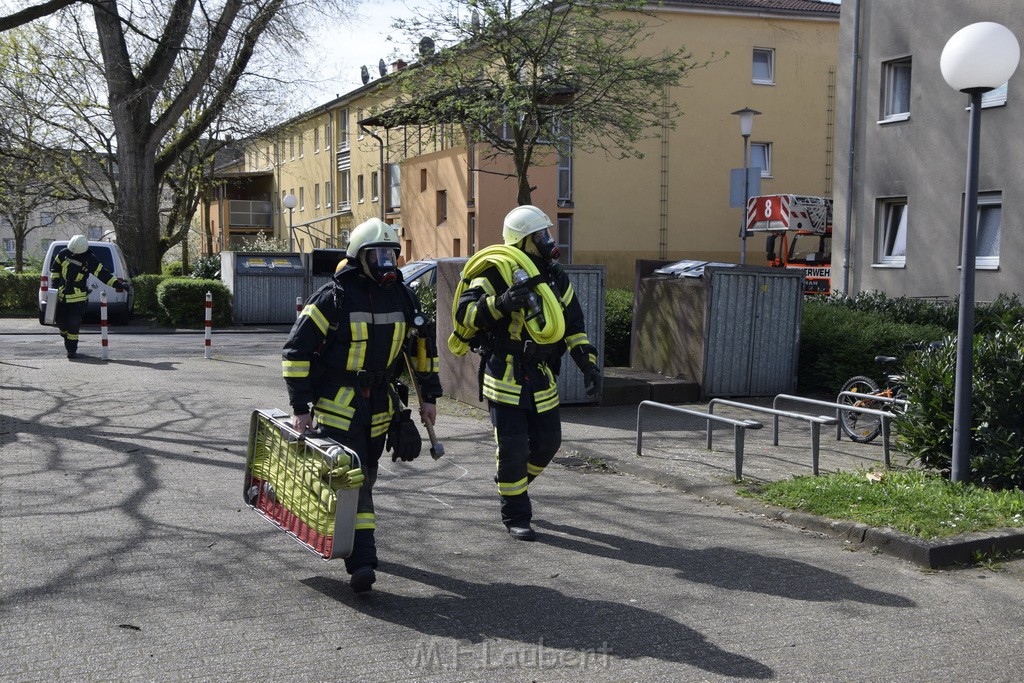 Feuer 1 Koeln Vingst Ansbacherstr P04.JPG - Miklos Laubert